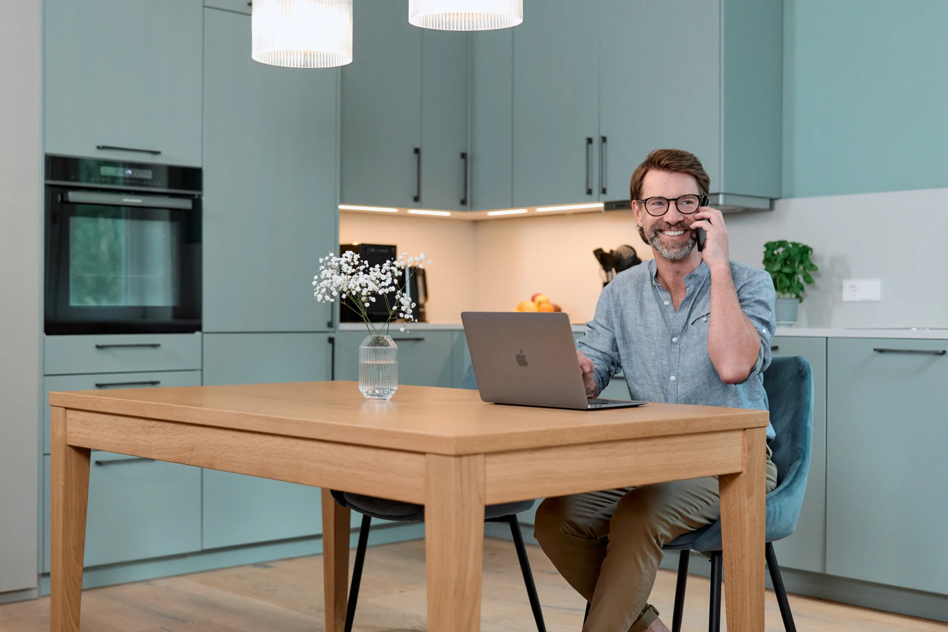 Man managing guest access remotely with Nuki – smart hosting made easy.